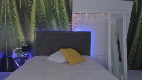 HollyTaillor online show from March 18, 6:29 am