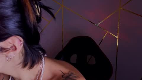 holly online show from January 15, 9:54 pm