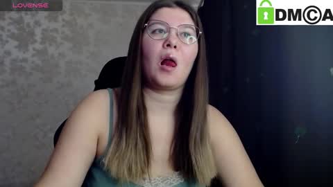 Welcome guys  Pleasure to see you all here  My name is MichaelaTip menu is active Private is open  online show from October 6, 4:07 am