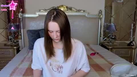 holybabydoll online show from December 3, 11:45 am