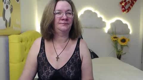 holymilfa online show from February 9, 7:49 am