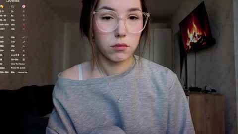 honey_peachy online show from May 9, 11:45 am