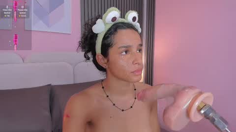 Snapshot of honey_sofii_ chatting on September 17, 11:52 am honey_sofii_ online show from September 17, 11:52 am