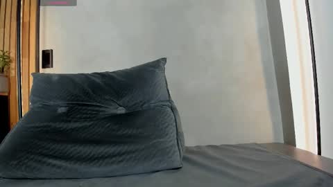 Sofia independent model online show from February 7, 11:47 am