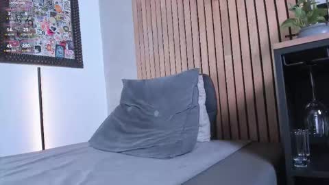 Sofia independent model online show from March 27, 11:11 am