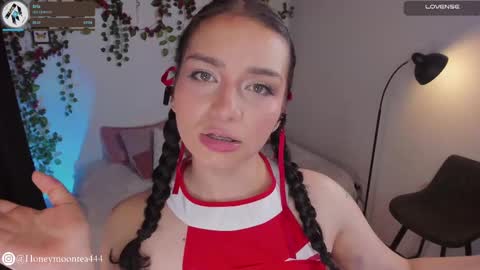 Snapshot of honeymoontea chatting on February 13, 11:15 pm       online show from February 13, 11:15 pm