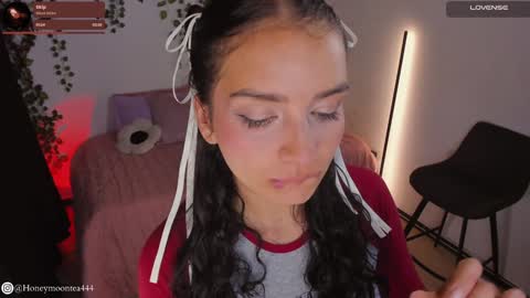 Snapshot of honeymoontea chatting on January 11, 4:16 am       online show from January 11, 4:16 am