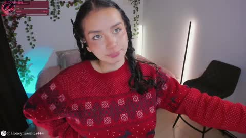 Snapshot of honeymoontea chatting on December 25, 12:16 am       online show from December 25, 12:16 am