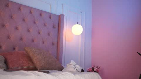 Honey Moon  Help me to reach 100 thumbs up online show from December 22, 7:50 pm