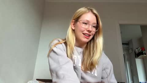 Snapshot of horney_audrey chatting on September 15, 2:42 am Audrey online show from September 15, 2:42 am