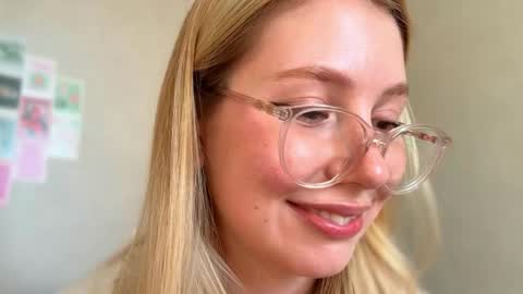 Snapshot of horney_audrey chatting on October 16, 3:42 am Audrey online show from October 16, 3:42 am