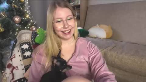 Audrey online show from December 19, 3:21 am