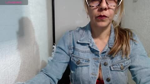 Snapshot of horny_and_daring chatting on January 7, 11:26 am horny and daring online show from January 7, 11:26 am