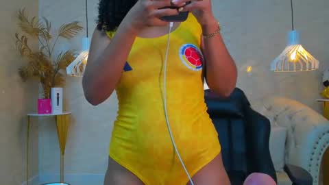 Horny Curls  online show from July 4, 4:08 am