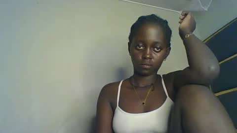 Snapshot of hornybella4 chatting on October 28, 11:16 am Bella online show from October 28, 11:16 am