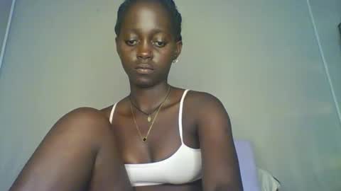 Snapshot of hornybella4 chatting on October 29, 1:37 pm Bella online show from October 29, 1:37 pm