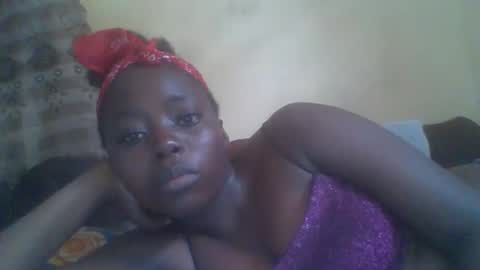 Snapshot of hornygal001 chatting on December 18, 8:09 am hornygal001 online show from December 18, 8:09 am