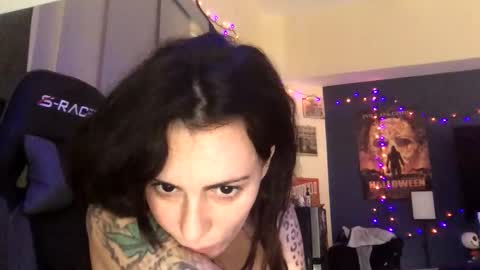 horrorqueen online show from March 26, 3:47 pm