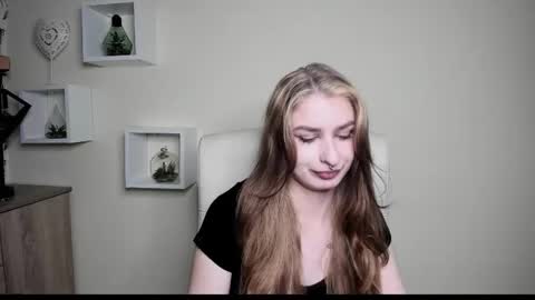 Snapshot of hot_1nina chatting on October 14, 6:05 am NINA online show from October 14, 6:05 am