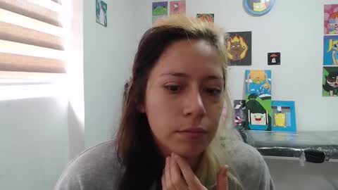 Mia online show from September 16, 1:19 pm