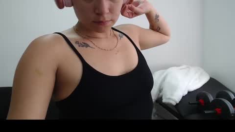 Mia online show from March 5, 3:07 pm