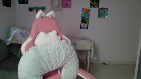 Mia online show from June 25, 8:21 pm