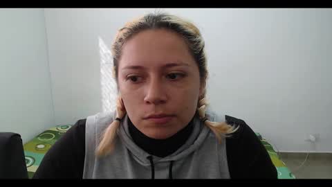 Mia online show from February 7, 1:43 pm