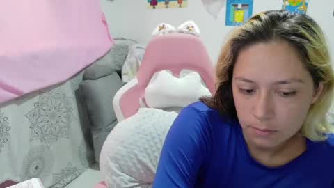 Mia online show from May 17, 3:11 pm