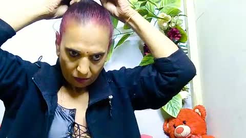 hot queen online show from June 22, 4:31 am