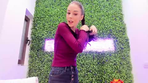 hotfallingdevil online show from November 18, 6:03 am