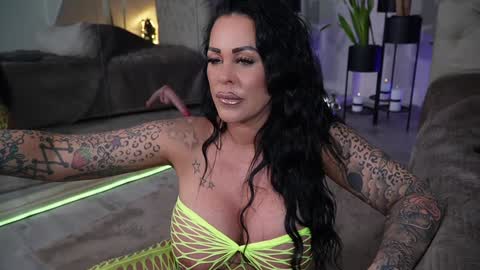 Snapshot of hotmilfbitch chatting on October 19, 7:27 pm hotmilfbitch online show from October 19, 7:27 pm