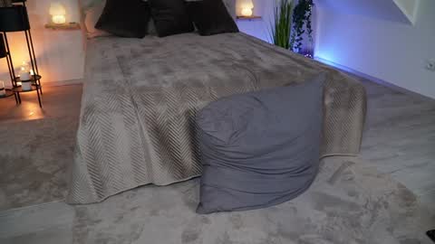 Snapshot of hotmilfbitch chatting on September 15, 10:39 pm hotmilfbitch online show from September 15, 10:39 pm