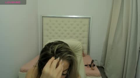Snapshot of hott_eryka chatting on October 20, 8:17 am Eryka online show from October 20, 8:17 am