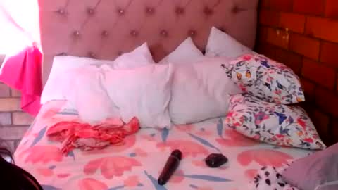 victorya karolyna online show from June 15, 3:45 pm