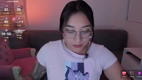 hottbee3645 online show from February 20, 6:42 pm