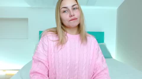 hottie_hottie online show from December 3, 7:41 am