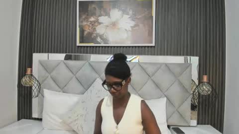 Snapshot of huddah_cam chatting on October 29, 11:25 am huddah online show from October 29, 11:25 am