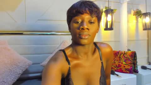 Snapshot of huddah_cam chatting on January 2, 5:07 pm huddah online show from January 2, 5:07 pm