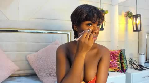 Snapshot of huddah_cam chatting on January 11, 11:45 am huddah online show from January 11, 11:45 am