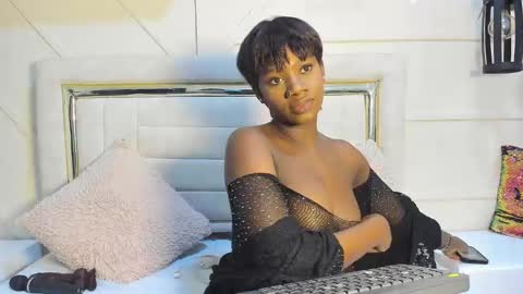 Snapshot of huddah_cam chatting on December 2, 12:06 pm huddah online show from December 2, 12:06 pm