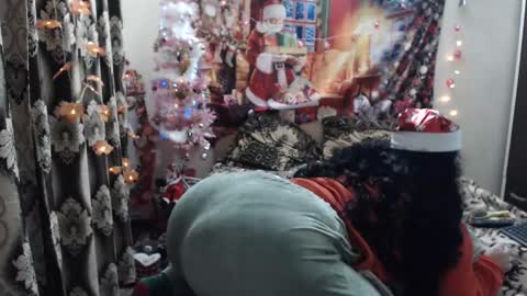 hugeassdevil online show from December 28, 11:37 pm