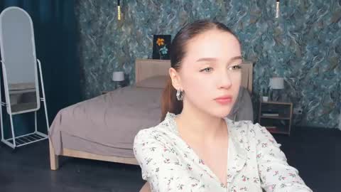 Lily online show from June 8, 7:09 am