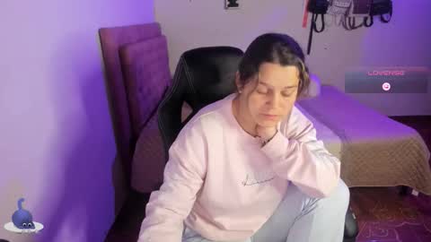 Hello Im Julieta Im 25 years old and I love being here. Thank you for visiting my living room. The only rule is that you hap online show from November 22, 8:28 am