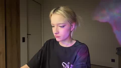 Anny online show from July 4, 6:59 pm