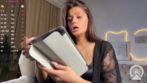 Snapshot of i___love__you chatting on February 28, 7:35 pm i___love__you online show from February 28, 7:35 pm