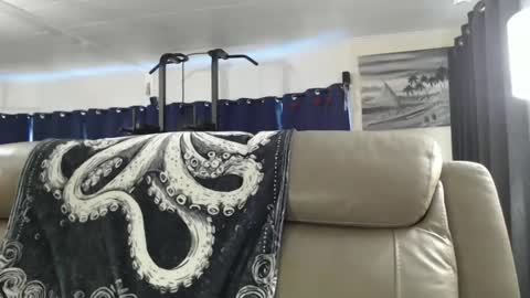 ShortStuff online show from April 13, 3:57 pm