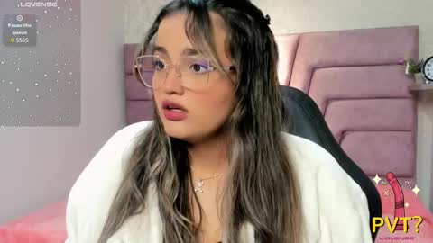 iam_lina online show from March 25, 2:09 pm