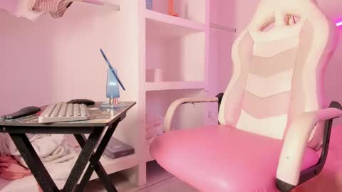 Snapshot of iam_monika chatting on January 6, 10:05 pm iam_monika online show from January 6, 10:05 pm