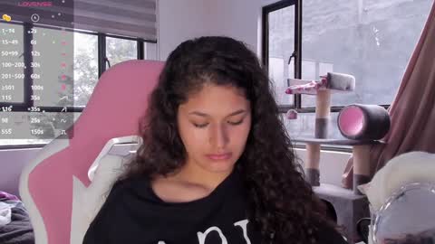 Snapshot of iam_nikki chatting on January 24, 9:58 pm On instagram Imm  NikkiHelp me reach 100 likes online show from January 24, 9:58 pm