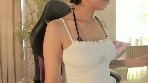 Nayuta online show from June 18, 8:14 pm